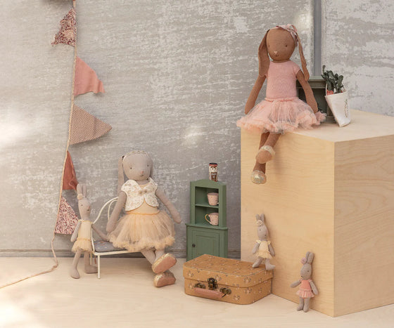 lapine Maileg taille 3 tutu crème