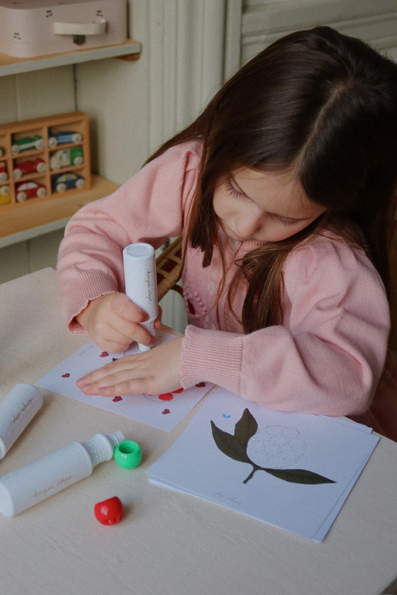 Set de 4 marqueurs à points et 12 fiches Konges Slojd pour enfants.
