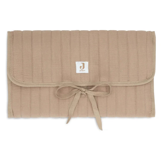 Matelas à langer nomade en gaze de coton coloris biscuit – Jollein, pratique pour les sorties avec bébé 