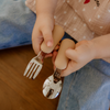 Set de couverts bébé en silicone couleur nougat – Atelier Wagram (+12 mois)