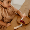 Set de couverts bébé en silicone couleur nougat – Atelier Wagram (+12 mois)