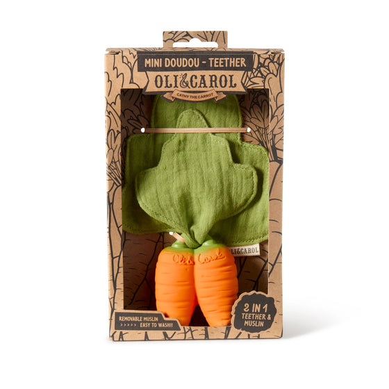 Mini doudou en forme de carotte en caoutchouc naturel de la marque Oli & Carol.