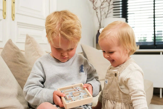 Mini labyrinthe en bois voitures Egmont Toys – jeu d’adresse enfant