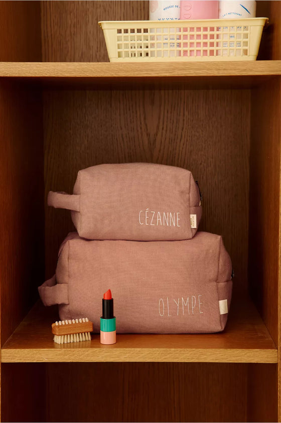petite trousse de toilette mini Paulette personnalisable bois de rose Petit Picotin – format mini idéal pour bébé et maman