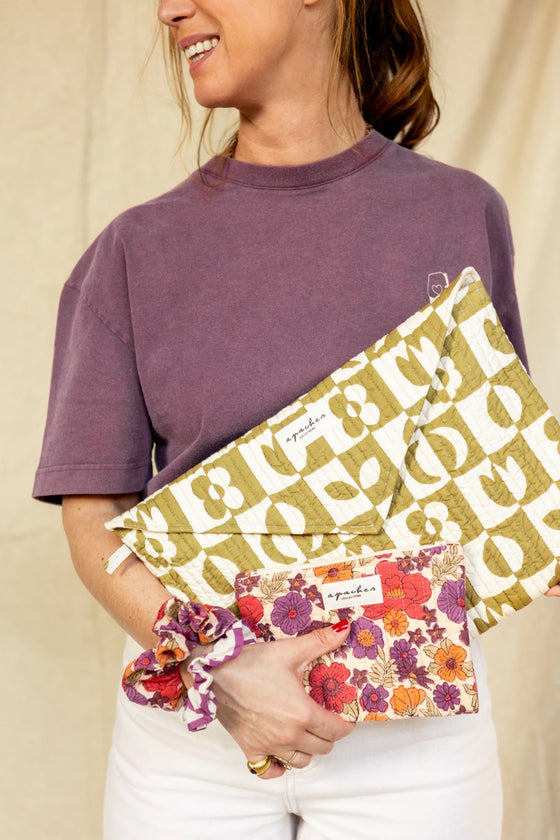 Mini pochette Mana Joy Apaches – coton matelassé fleuri rose et violet