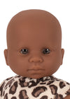 Mini poupée Leo Konges Sløjd avec robe imprimé léopard