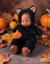 Combinaison Halloween P’tit chat noir et citrouille – Babies – Minikane – mise en scène