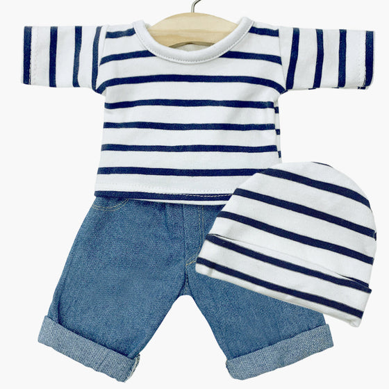 Ensemble vêtements poupée Minikane : marinière à rayures bleues, pantalon en jean et bonnet assorti. Parfait pour habiller les poupées Gordis avec style.