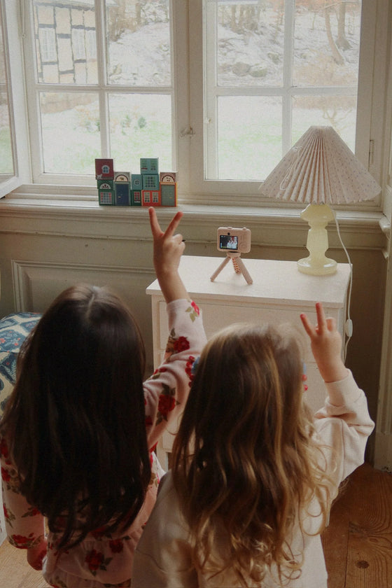 Appareil photo enfant avec trépied motif cerises – Mon premier appareil photo Konges Slojd