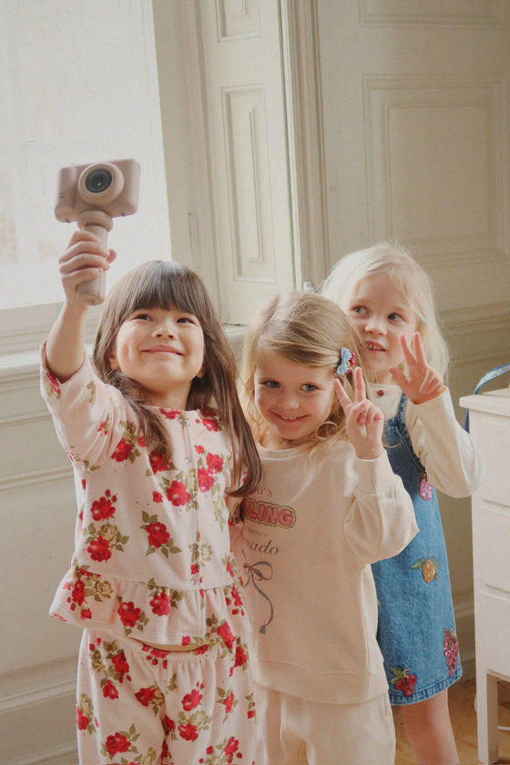Appareil photo enfant avec trépied motif cerises – Mon premier appareil photo Konges Slojd