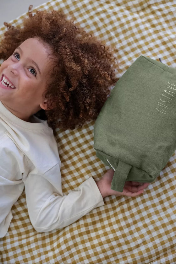 trousse de toilette Paulette personnalisable olive Petit Picotin – grande trousse bébé et enfant avec prénom
