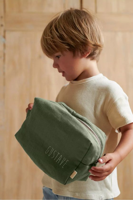 trousse de toilette Paulette personnalisable olive Petit Picotin – grande trousse bébé et enfant avec prénom