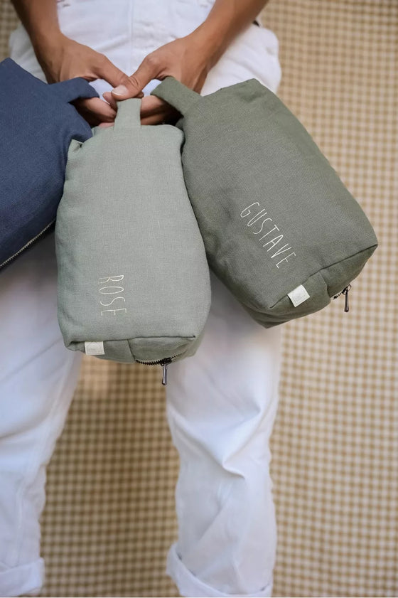 trousse de toilette Paulette personnalisable olive Petit Picotin – grande trousse bébé et enfant avec prénom