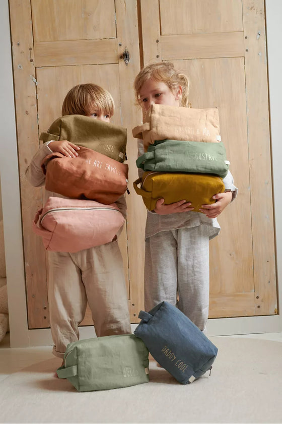trousse de toilette Paulette personnalisable olive Petit Picotin – grande trousse bébé et enfant avec prénom