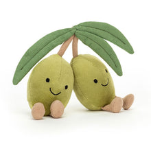 Peluche Jellycat Amuseable représentant deux olives vertes souriantes avec feuilles