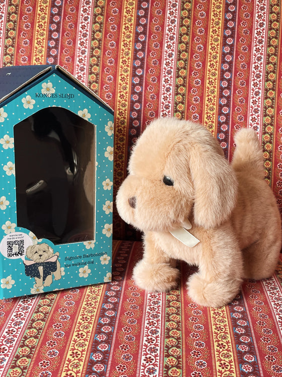 Peluche chien marcheur marron avec niche – Konges Sløjd