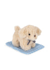 Peluche chien Take Care of Me Konges Sløjd avec caisse de transport bleue et crème