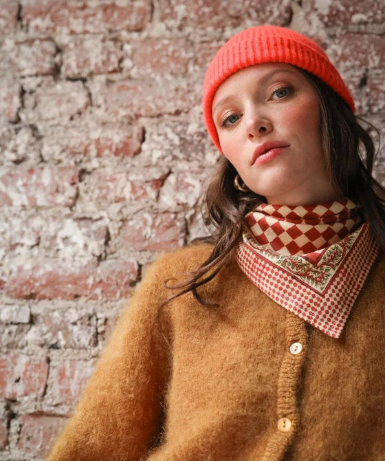 Foulard carré rouge et écru Damier Grenat Bellemme – motif damier chic