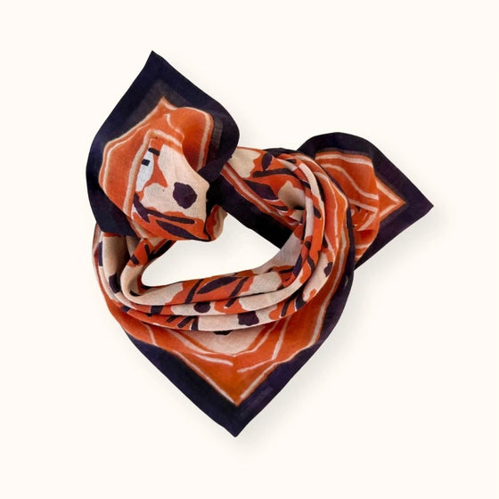 Foulard Apaches Collections Daisy Bombay – imprimé floral terracotta & bleu marine