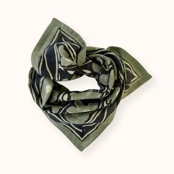 Foulard Apaches Collections Daisy Meteorite – imprimé floral kaki et noir