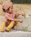 Foulard coton fleuri rose porté en bandana bébé été style bohème Jaya Rose Bluch Bëllemme.