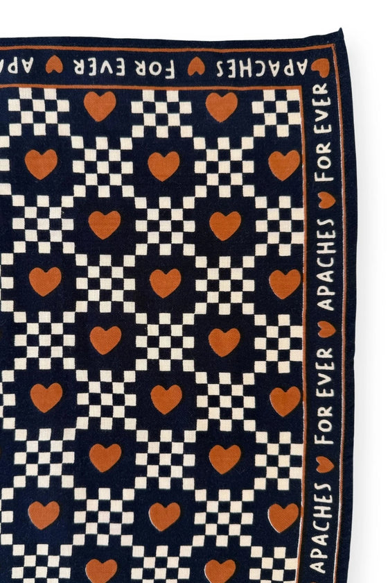 Foulard Apaches Collections Amor Meteorite – damier noir & blanc, cœurs terracotta
