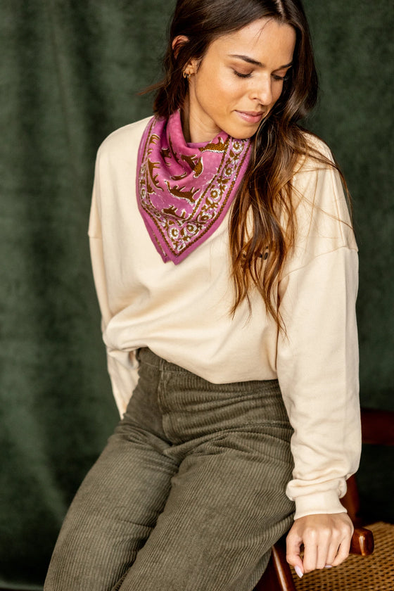 Petit foulard Manika Bengale Fuchsia Apaches Collections.