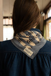Petit foulard Manika Dictée Urbain Apaches Collections, 50 × 50 cm – autre vue