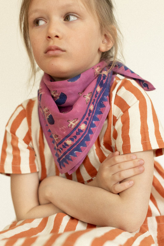 Foulard Florets Fuchsia Apaches collection.