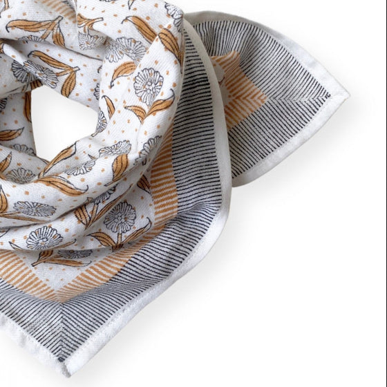 Foulard Lotus Désert Apaches Collections. Look Matchy-matchy.