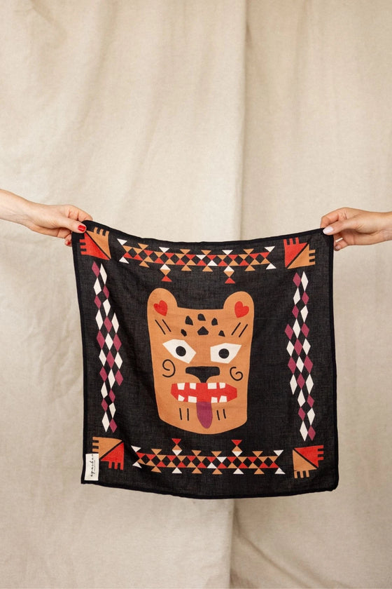 Petit foulard Manika Rajah Meteorite Apaches Collections motif graphique noir rouge