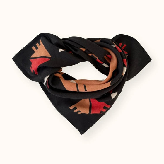 Petit foulard Manika Rajah Meteorite Apaches Collections motif graphique noir rouge