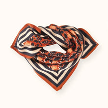  Petit foulard Manika Rosa Bombay Apaches Collections – imprimé floral et rayures
