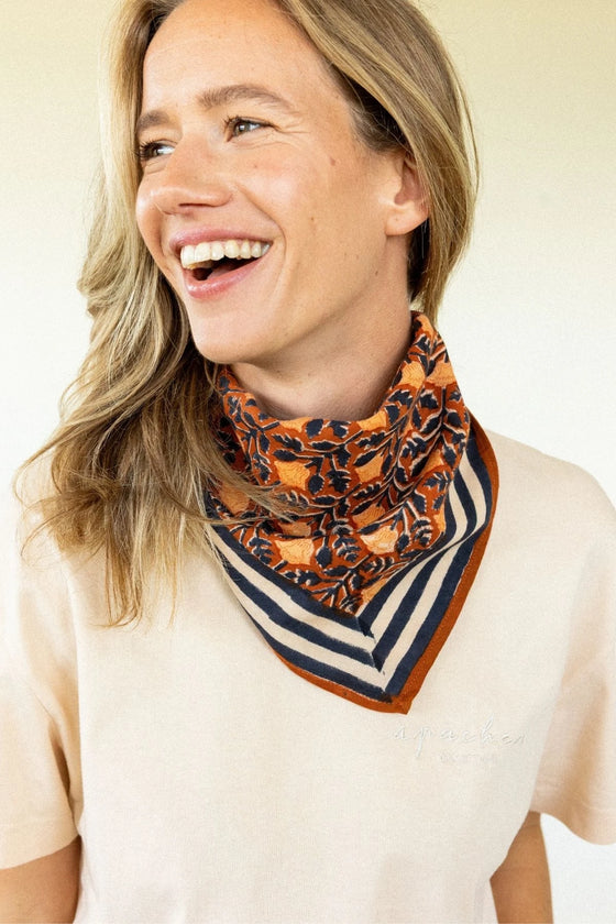 Petit foulard Manika Rosa Bombay Apaches Collections – imprimé floral et rayures