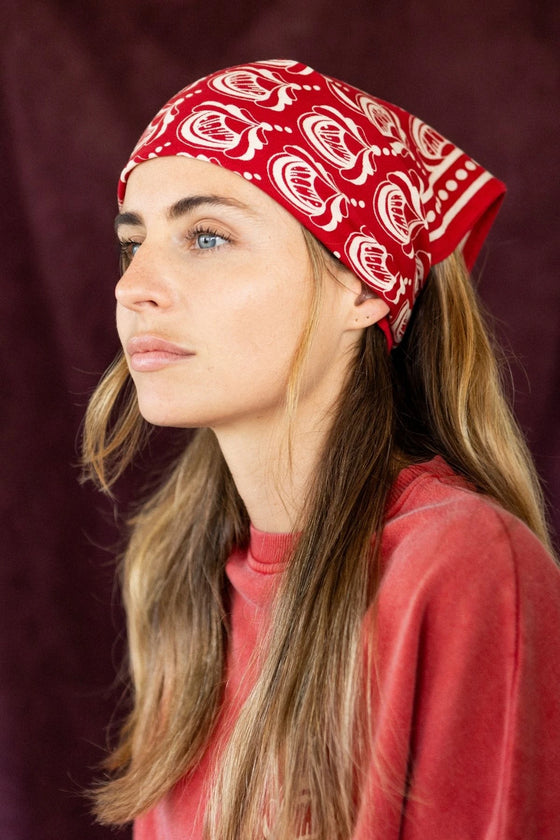 Foulard Apaches Collections Wonderful Fire rouge et écru – accessoire mode famille