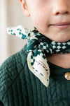 Foulard Apaches Collections Latika Tigro Forest vert – Grand carré en coton bio à imprimé graphique pour femme et enfant
