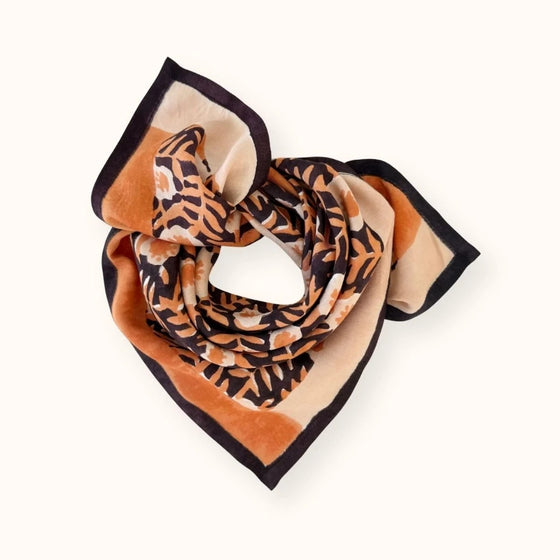 Petit foulard Lalavido Pistil Bombay Apaches Collections viscose motif floral terracotta