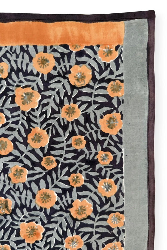 Petit foulard Lalavido Pistil Grey Apaches Collections viscose motif floral terracotta et gris