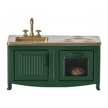  Petit meuble de cuisine en métal vert foncé, marque Maileg.