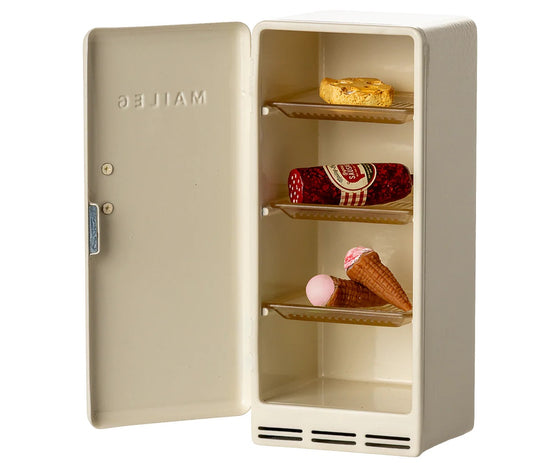 Petit réfrigérateur Maileg en métal blanc cassé – accessoire cuisine miniature pour maison de poupée