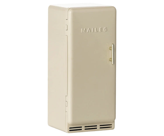 Petit réfrigérateur Maileg en métal blanc cassé – accessoire cuisine miniature pour maison de poupée