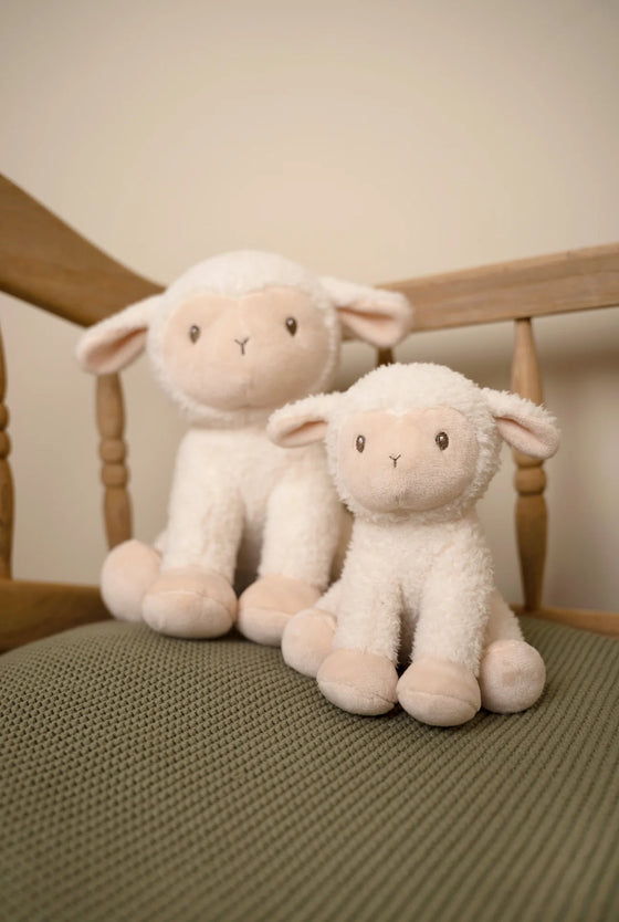 Petite peluche mouton 17 cm, collection Little Farm, marque Little Dutch.
