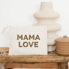  Petite pochette écrue avec inscription “MAMA LOVE” léopard – accessoire tendance pour maman – Breizh Club
