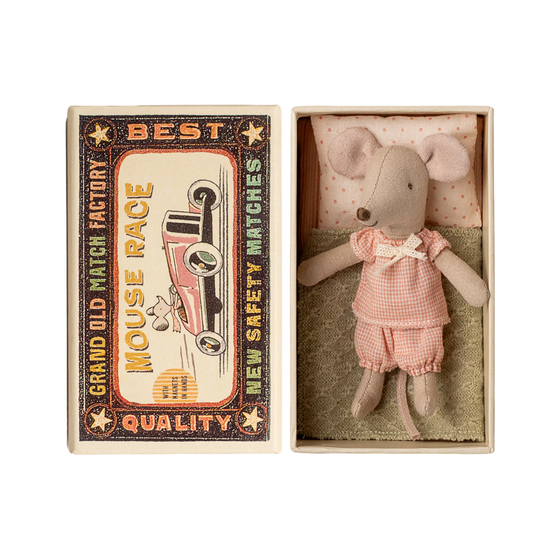 Petite sœur souris Maileg dans sa boîte d’allumettes – jouet poétique et vintage pour enfant