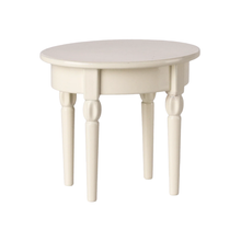  Petite table ronde Maileg off-white – meuble miniature pour maison de poupée