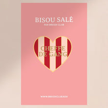 Pin’s cœur rayé rouge et rose “Cheffe de Gang” – accessoire mode et message puissant pour femme – Breizh Club