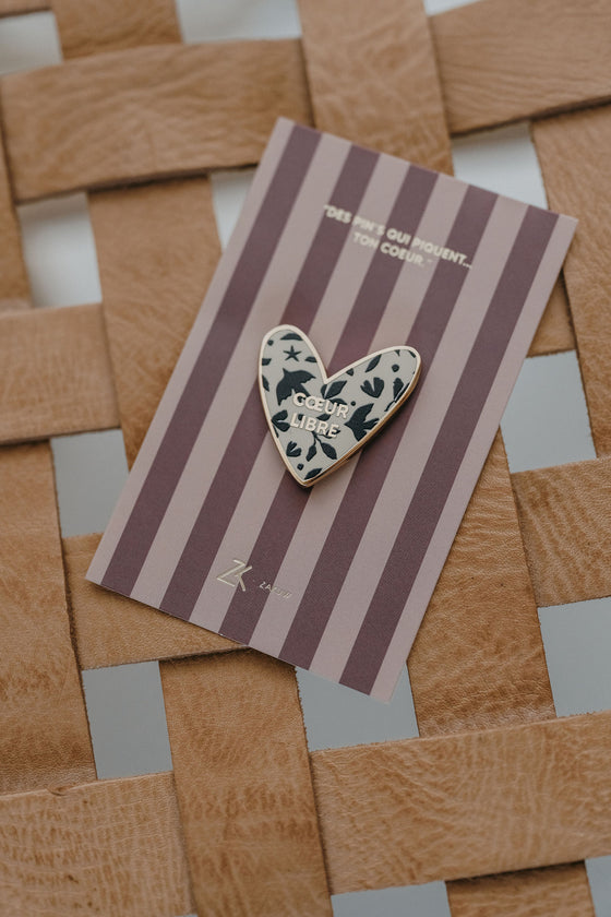 Pin’s cœur fleuri inscription Cœur Libre – accessoire mode enfant et adulte