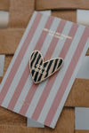 Pin’s Cœur Rebelle Zèbre – Zakuw – accessoire mode original en forme de cœur