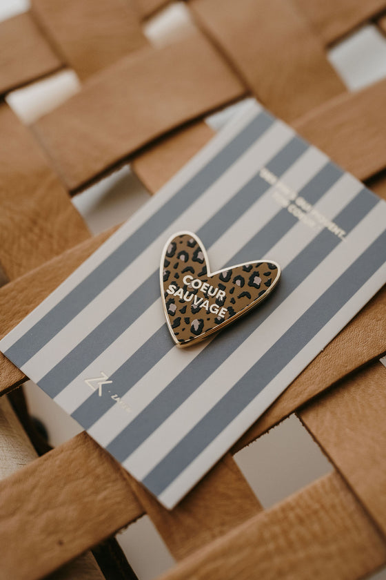 Pin's cœur léopard inscription Cœur Sauvage – accessoire mode enfant et adulte
