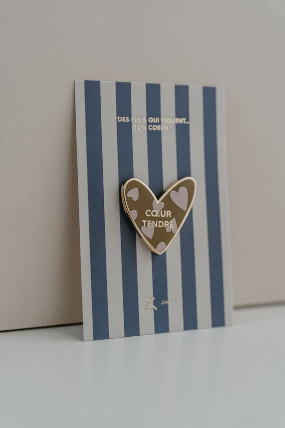 Pin’s cœur tendre beige et doré avec cœurs – accessoire mode enfant et adulte